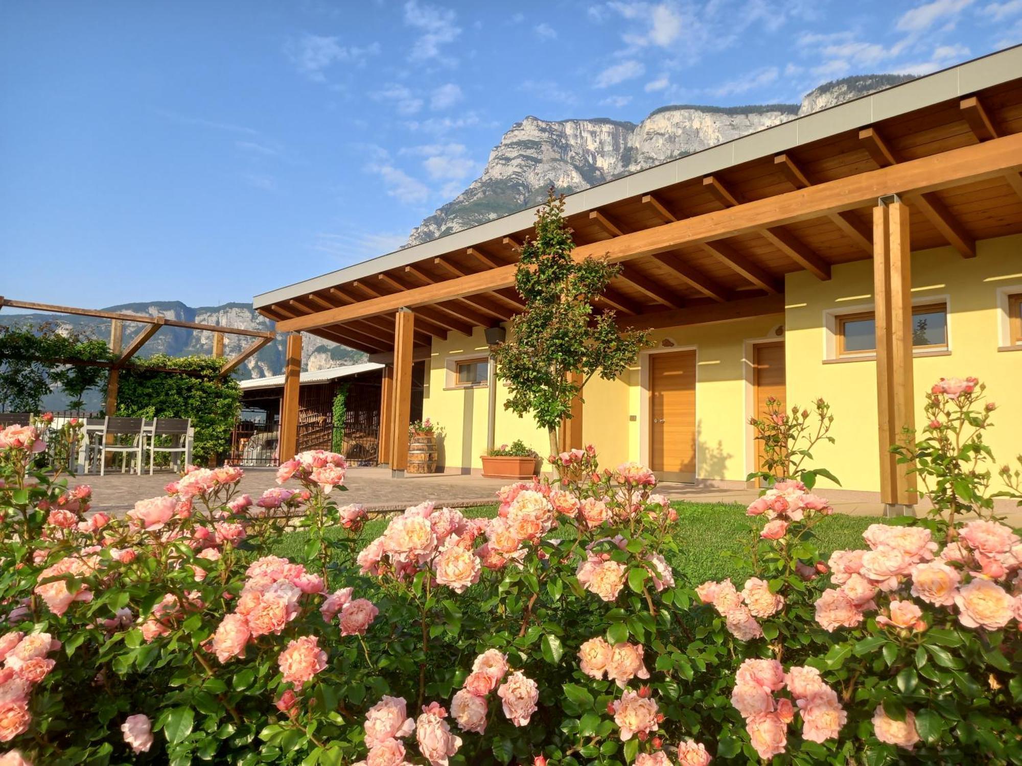 Agriturismo L' Isola Di Arturo Trento Eksteriør billede